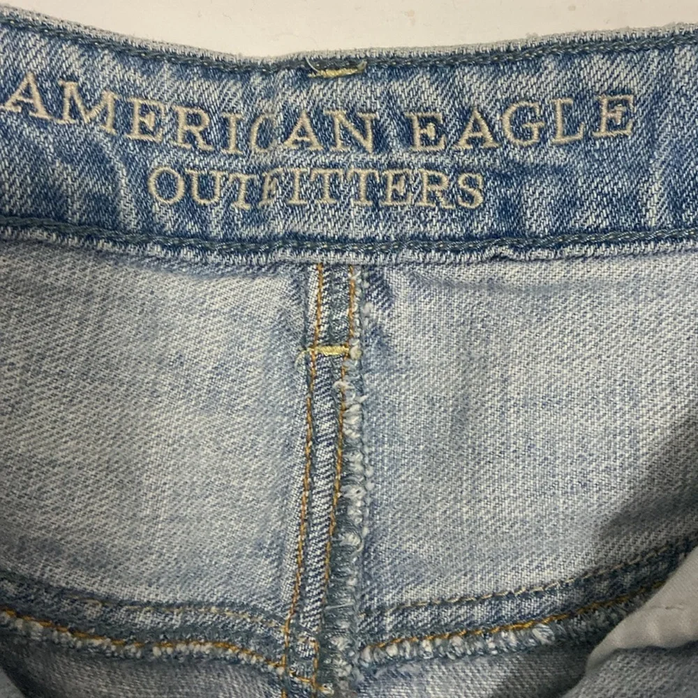 American Eagle Hi-Rise Festival Shortie Light Wash Cut Off Jean Shorts SZ 8 - Picture 4 of 7
